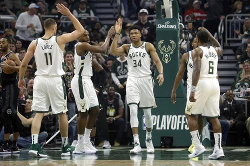 11月3日雄鹿对战活塞_NBA常规赛2021雄鹿vs活塞比赛分数介绍
